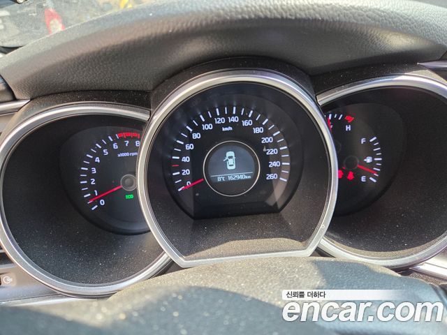 Kia K5 Luxury — photo 1 of 12