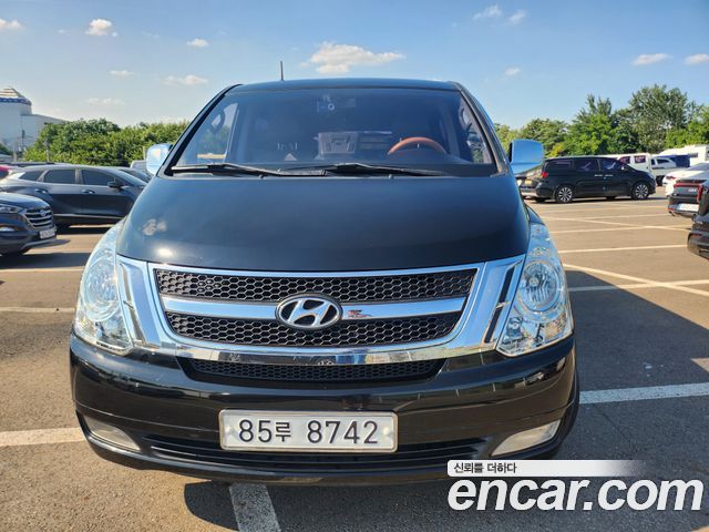 Hyundai Starex 5-Seater VAN — photo 1 of 20