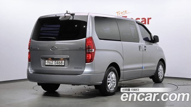 Hyundai Starex 5-Seater VAN — photo 1 of 20