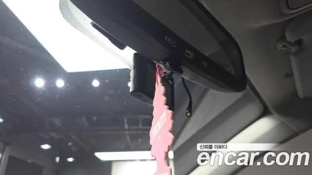 Kia Stonic 1.4 — photo 1 of 30