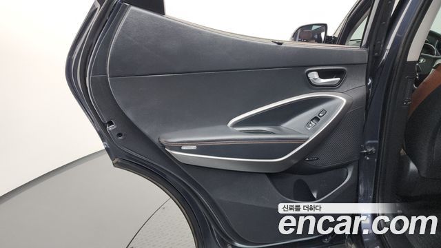 Hyundai Santafe Diesel(e-VGT) 2.2 4WD Exclusive — photo 1 of 32