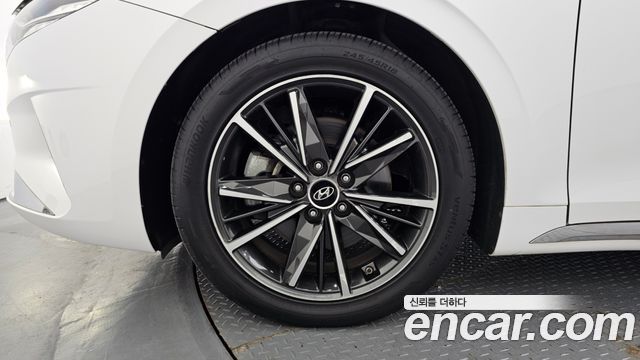 Hyundai Grandeur 2.5 — photo 1 of 20