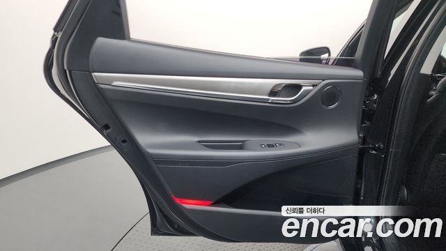 Hyundai Grandeur 2.5 — photo 1 of 32