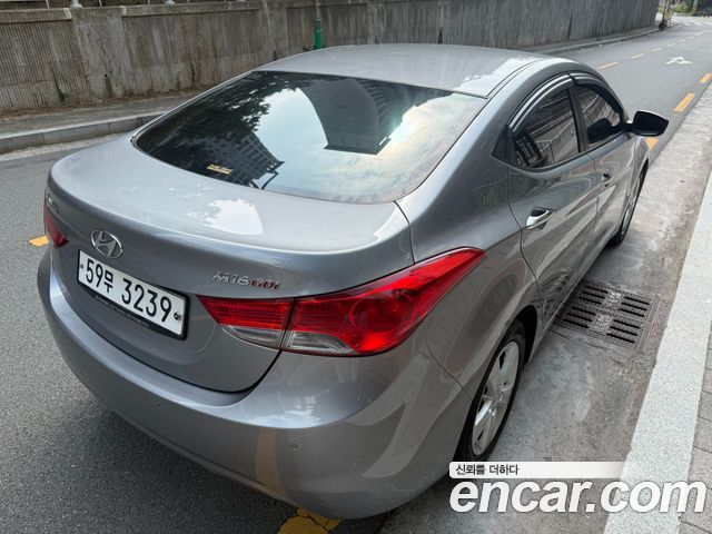 Hyundai AVANTE LPI M16 Premier — photo 1 of 20