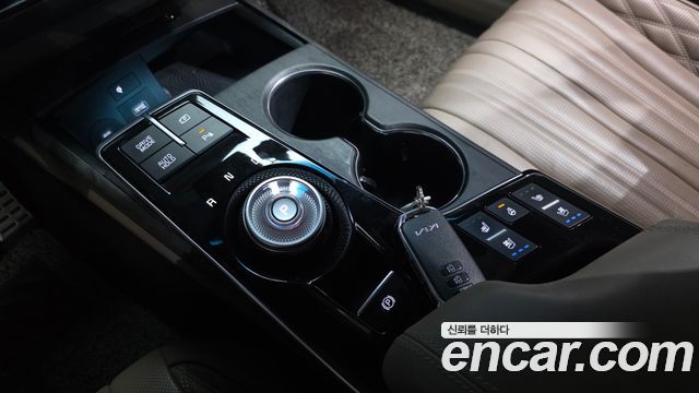Kia K8 Signature — photo 1 of 33