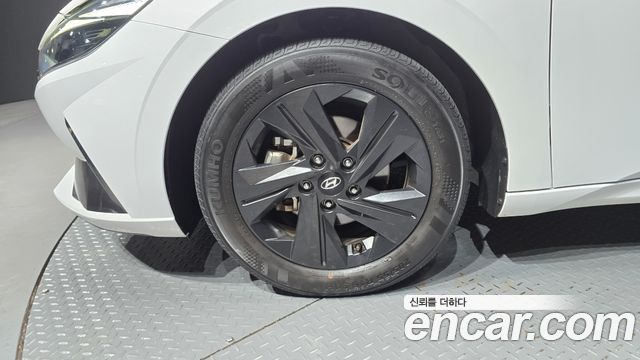 Hyundai AVANTE 1.6 — photo 1 of 31