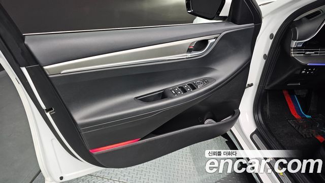 Hyundai Grandeur Le Blanc — photo 1 of 32