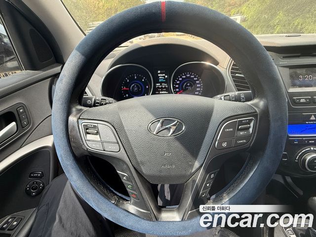 Hyundai Santafe Diesel(e-VGT) 2.0 2WD Exclusive — photo 1 of 20