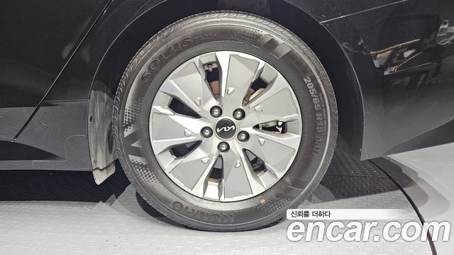 Kia K5 Signature — photo 1 of 33