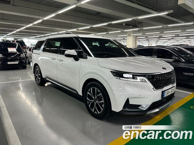 Kia Canival 9-Seater Noblesse — photo 1 of 20