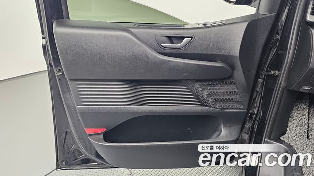 Hyundai Staria 4WD Tourer 9-Seater — photo 1 of 30