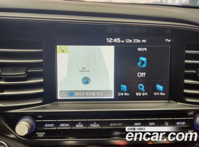 Hyundai AVANTE 1.6 — photo 1 of 20