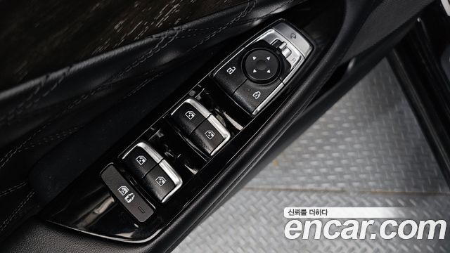 Kia K8 Signature — photo 1 of 30