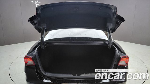 Kia K5 1.6 Turbo — photo 1 of 29
