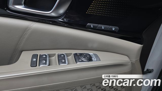 Kia Canival HEV 7seater Gravity — photo 1 of 35