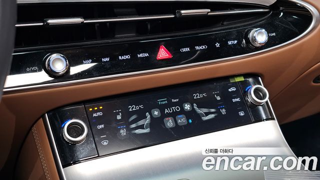 Genesis GV70 2.5T Gasoline AWD — photo 1 of 33