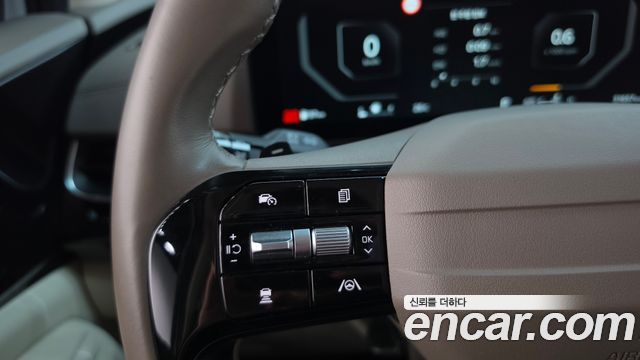 Kia Canival Gasoline 7-Seater Gravity — photo 1 of 35