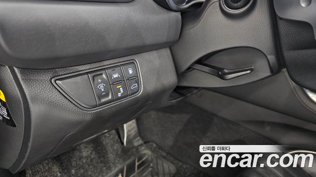 Genesis G70 2.2D — photo 1 of 33