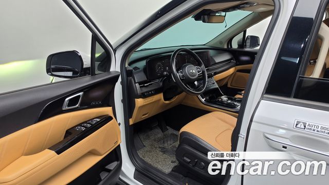 Kia Canival Diesel 7-Seater Signature — photo 1 of 30