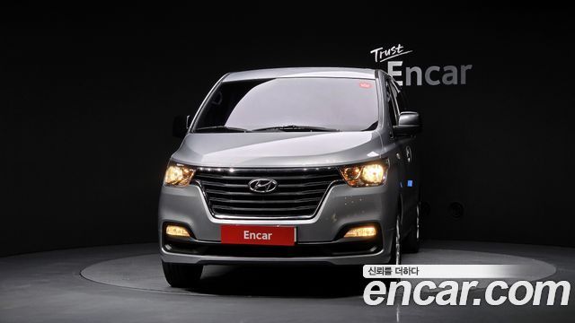 Hyundai Starex Wagon 12-Seater — photo 1 of 35