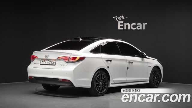 Hyundai Sonata 2.0 HEV — photo 1 of 33