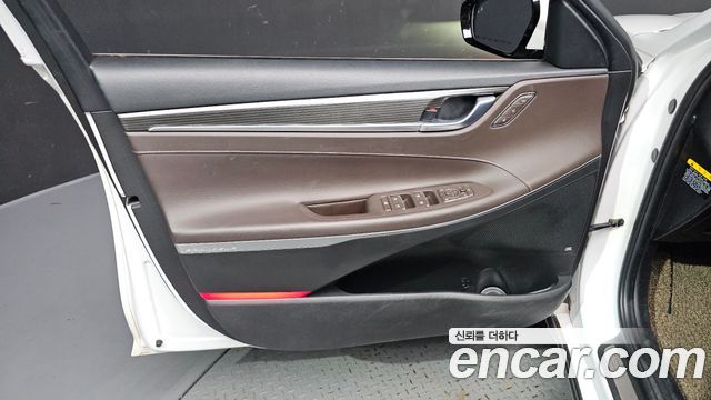 Hyundai Grandeur 3.0 LPi Dsabled Person — photo 1 of 31