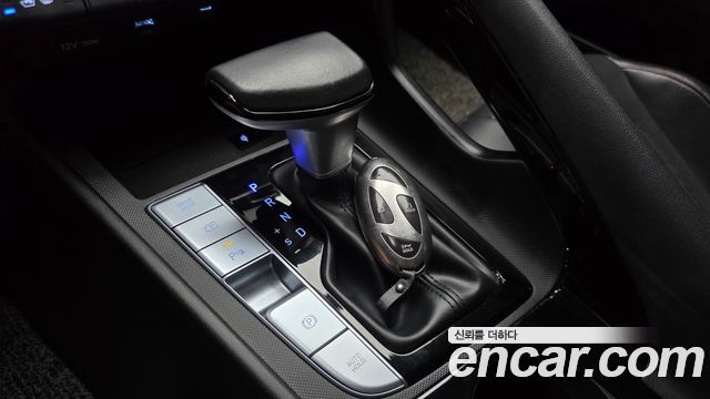 Hyundai AVANTE 1.6 — photo 1 of 33