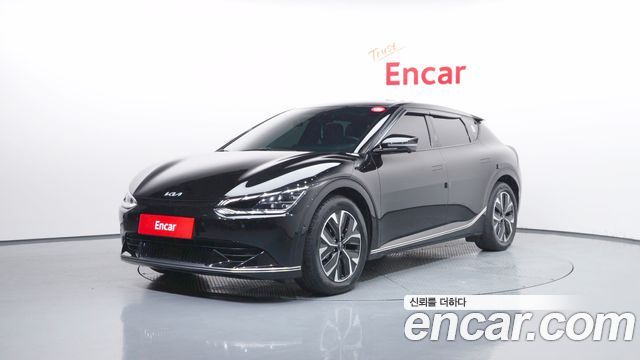 Kia EV6 Long Range — photo 1 of 32