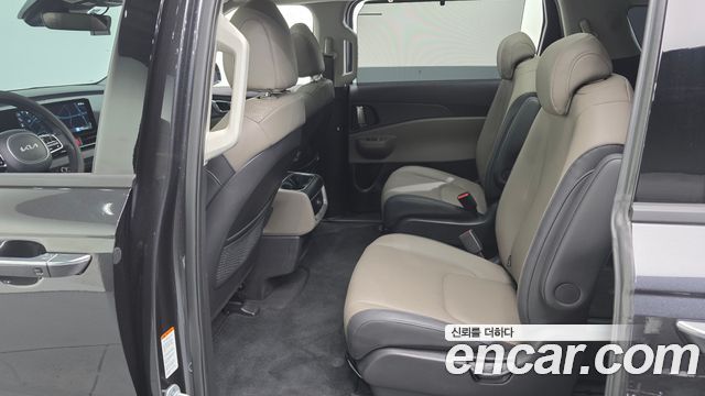 Kia Canival Diesel 9-Seater Noblesse — photo 1 of 32