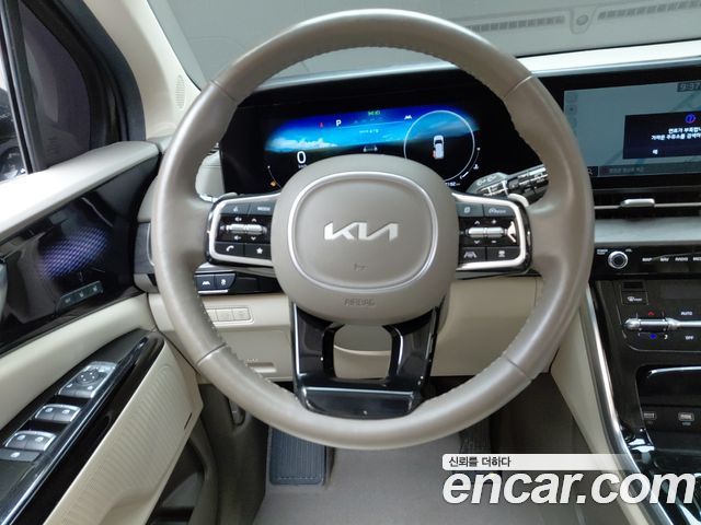Kia Canival Gasoline 9-Seater Signature — photo 1 of 31