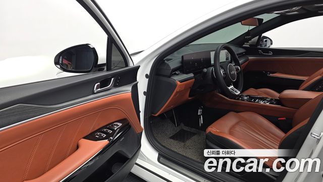Kia K5 2.0 — photo 1 of 37