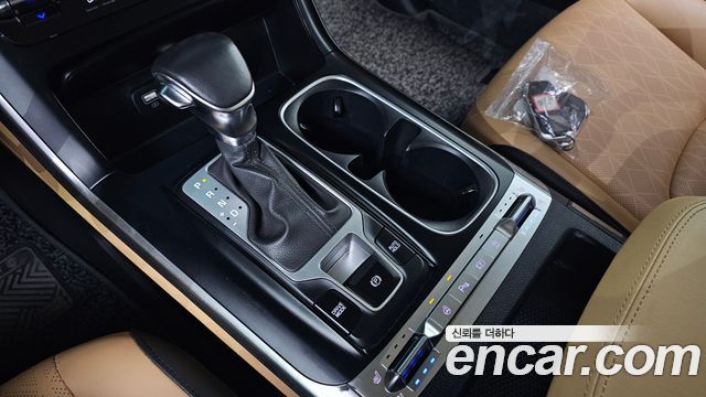 Kia Canival Diesel 9-Seater Prestige — photo 1 of 20