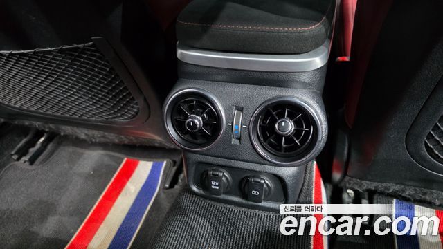 Kia Stinger 3.3 Turbo AWD — photo 1 of 39
