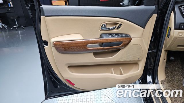 2016 Kia Canival Gasoline 9-seater Hi-Limousine, photograph 2