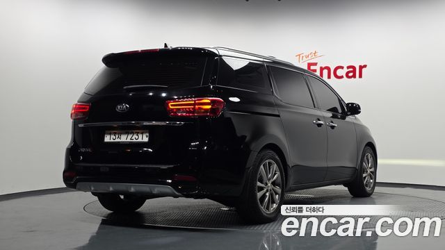 Kia Canival 9-Seater Noblesse Special — photo 1 of 34