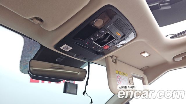 Kia Canival Gasoline 9-Seater Signature — photo 1 of 31
