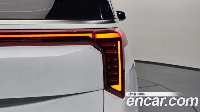 Kia Canival Gasoline 7-Seater Noblesse — photo 1 of 37