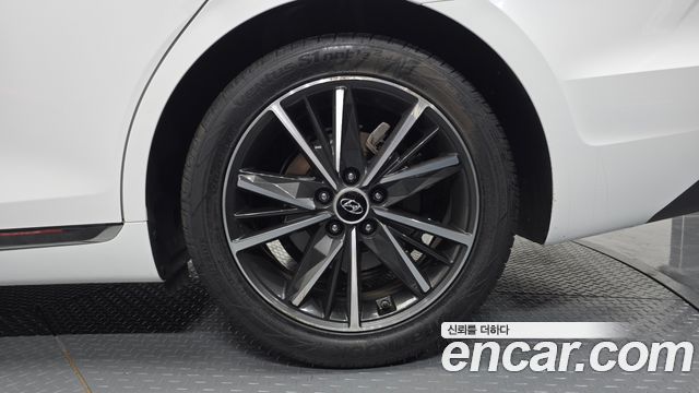 Hyundai Grandeur 2.5 — photo 1 of 30
