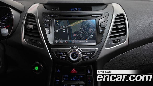 Hyundai AVANTE 1.6 GDi Smart — photo 1 of 31
