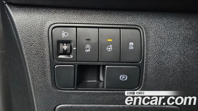 Hyundai Staria Cargo 5-Seater — photo 1 of 30