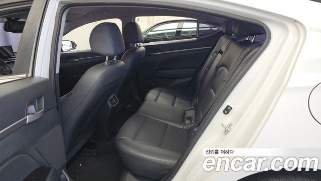 Hyundai AVANTE 1.6 GDI Modern — photo 1 of 32