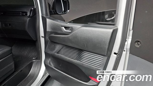 Hyundai Staria Cargo 3-Seater — photo 1 of 28