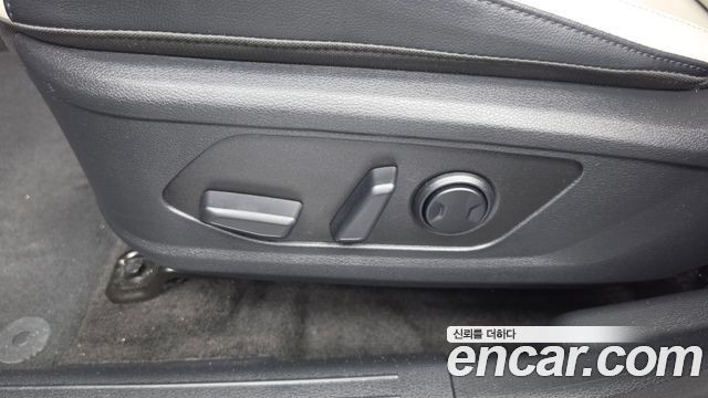 Kia Sportage Signature 2WD — photo 1 of 33