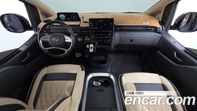 Hyundai Staria 2WD Limousine (Special Vehicle) — photo 1 of 37