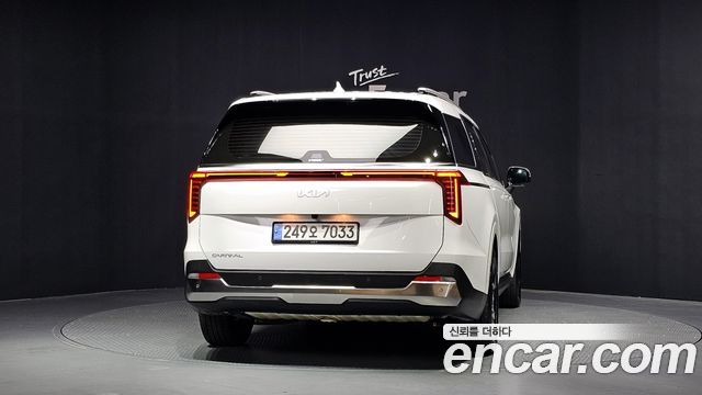 Kia Canival Gasoline 7-Seater Noblesse — photo 1 of 38