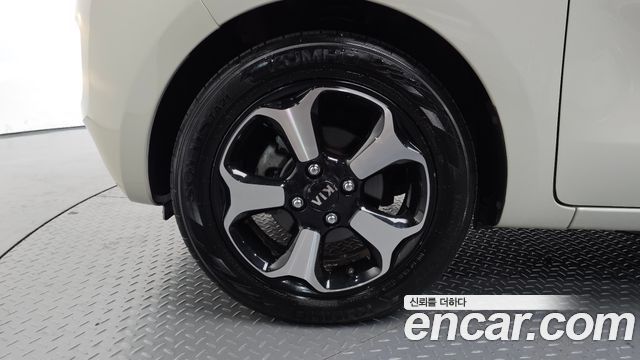 Kia RAY Luxury — photo 1 of 29