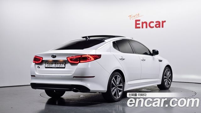 2013 Kia K5 Luxury, photograph 2