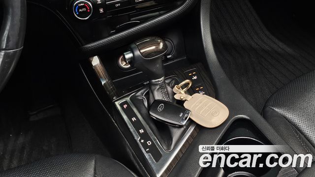 2013 Kia K5 Luxury, photograph 11