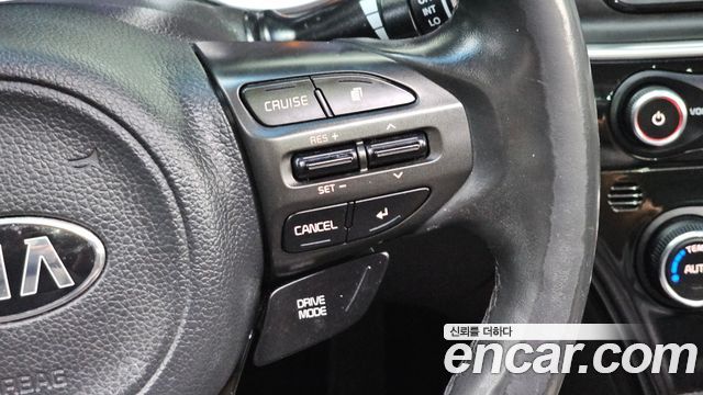 2013 Kia K5 Luxury, photograph 7