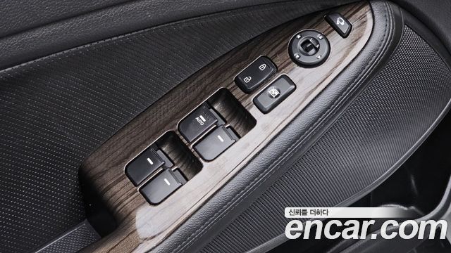2013 Kia K5 Luxury, photograph 3